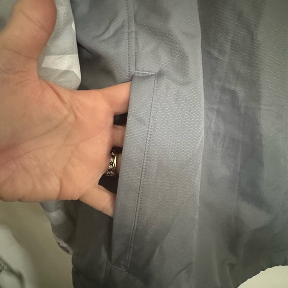 UNDER ARMOUR 1/4 Zip Hooded Windbreaker - Men's Size Medium - Gray Camo - Picture 6 of 13